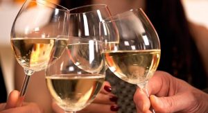 why do wine glasses have stems